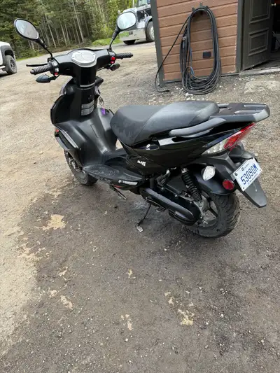 Scooter adly gta50 cc 2023 stock prête a rouler.