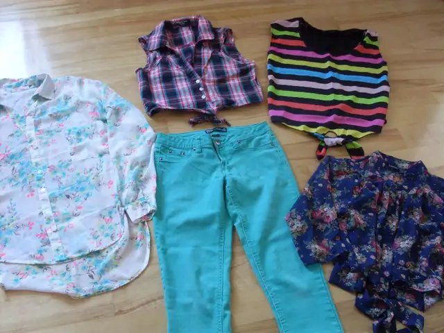 Vêtement grandeur 14 ans Adolescente taille Small in Kids & Youth in Longueuil / South Shore - Image 2