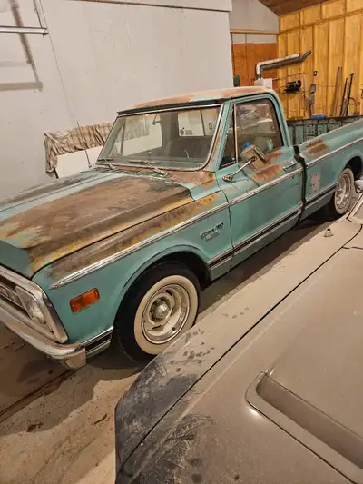 Shortbe fleetside P.S. P.B.,A/C, wood bed, lowered, 6 bolt steel rally wheels, refurbished green clo...