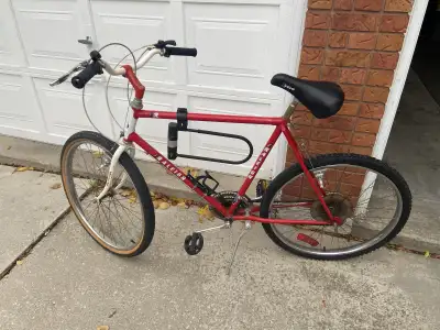 RED RALEIGH ROCKY 18 SPD MOUNTAIN BIKE 26” wheels Breaks and gears work as they should. A bit of sur...