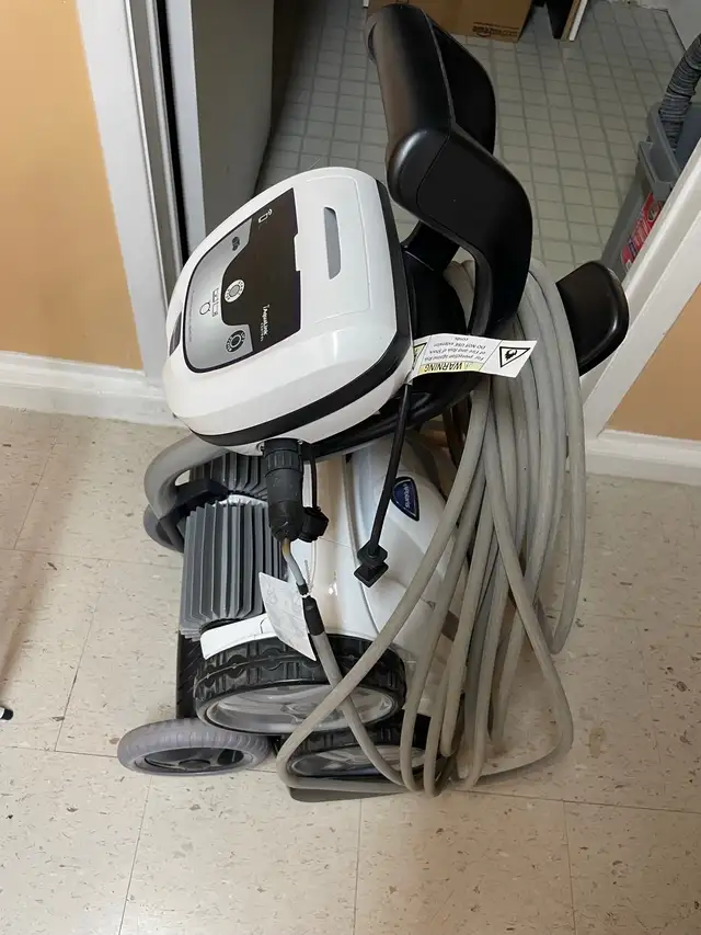 Polaris P965iQ Robotic Pool Cleaner in Hot Tubs & Pools in City of Toronto - Image 3