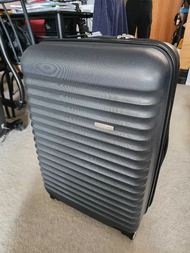 Brand New 24" Samsonite Ovation LTD Expandable Spinner Luggage in Other in Markham / York Region - Image 2