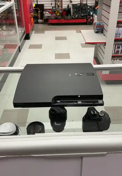 Console PS3 en très bonne état à 119,99$ plus taxes Numéro d’inventaire: 302025801 vient avec fils u...