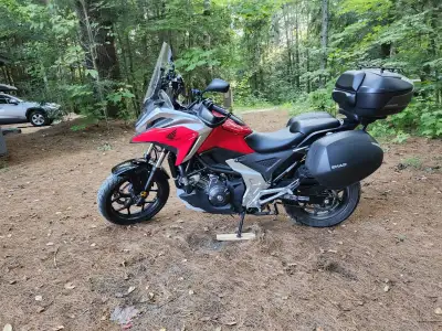 MOTO HONDA NC750x 2022 DCT Superbe moto touring en excellente condition avec système dct sans clutch...