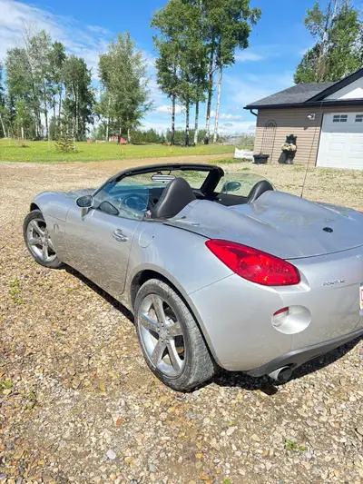 2006 Pontiac Solstice Convertible GXP Fantastic little beast. Sure a head turner Low km Manual