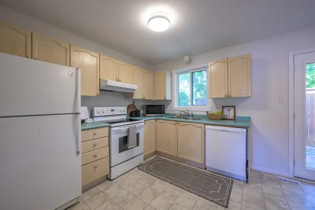 3 Bedroom Townhouse for Rent – North London (Wonderland & Sarnia in Long Term Rentals in London - Image 4