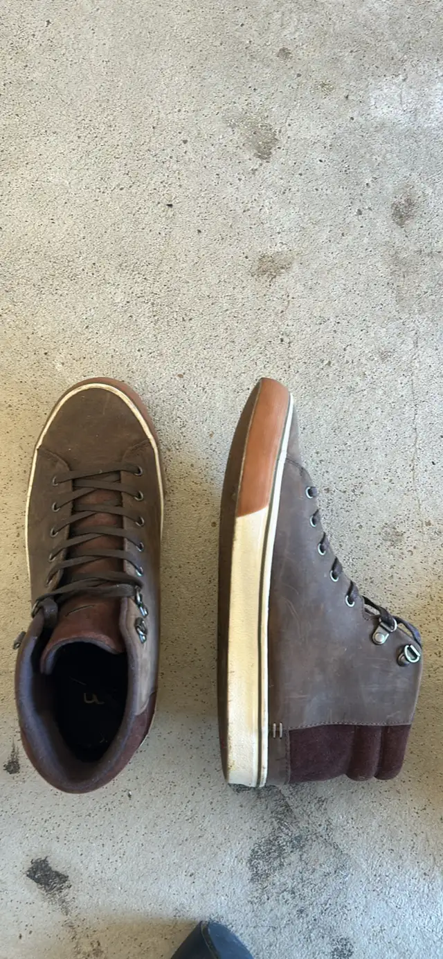 Uggs Men’s Dress Shoes in Men's in Mississauga / Peel Region - Image 3