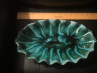 Canadian blue Mountain pottery vintage scalloped serving dish