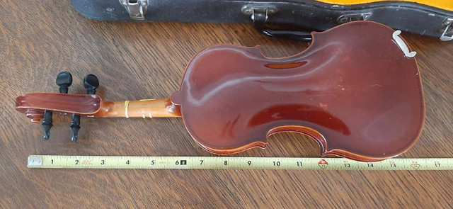Violin: SUZUKI Child Size 1.10th in String in Calgary - Image 4