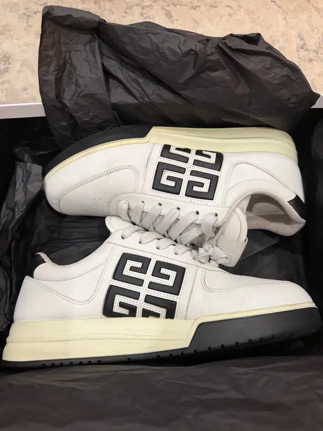 Givenchy 4G Sneaker Mens size 9US 42 EU in Men's Shoes in City of Toronto - Image 11