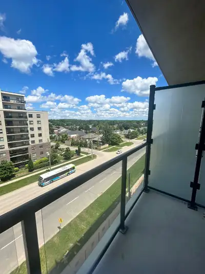 1 Bedroom plus den Unit