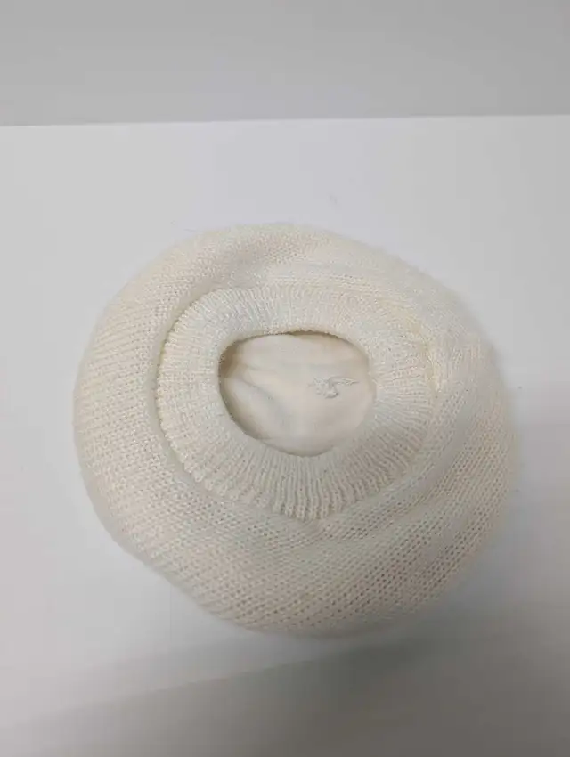 White Baby Girl Toque  in Clothing - 0-3 Months in Winnipeg - Image 4