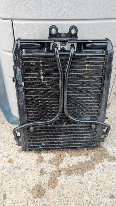 This rad and oil cooler assembly was taken off a running 2002 Vrod. No leaks no issues. The upper fa...