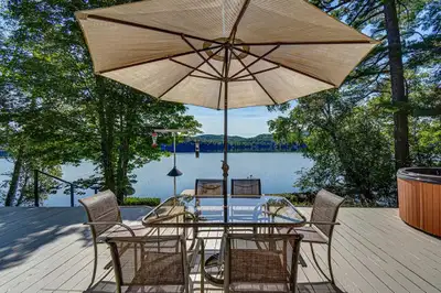 Maison sur un des plus beaux terrains du Lac des Trois Montagnes à louer à partir du 1er Octobre 202...