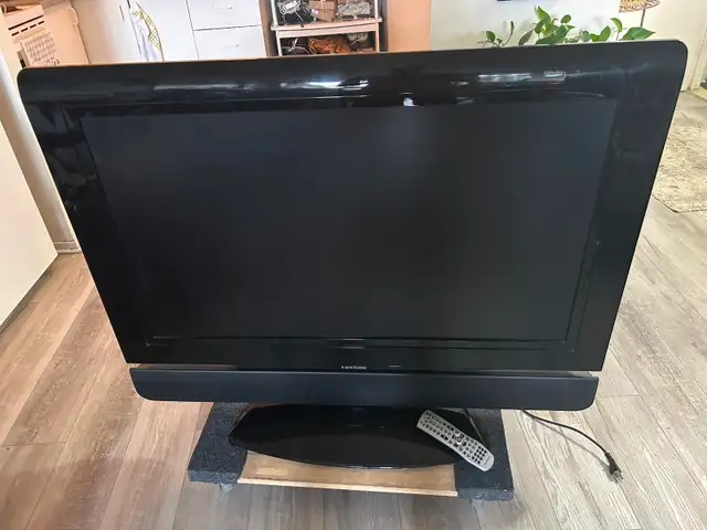 ViewSonic 42-inch LCD Television – Black Gloss Finish with Remot in TVs in Ottawa - Image 3