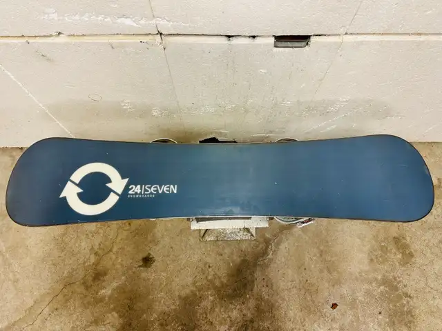 24 seven snowboard 133 cm with 24 seven bindings  in Snowboard in Markham / York Region - Image 7