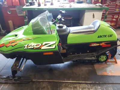 2000 kids Snowmobile. Has had very little use. Starts, runs and rides like it should. Well maintaine...