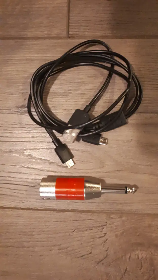 Xvive  U3  Wireless Microphone in Pro Audio & Recording Equipment in Hamilton - Image 3