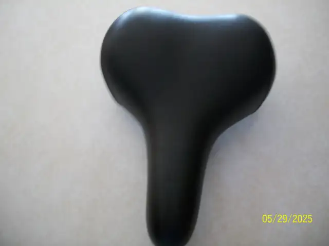 BIKE SEAT in Frames & Parts in Red Deer - Image 3