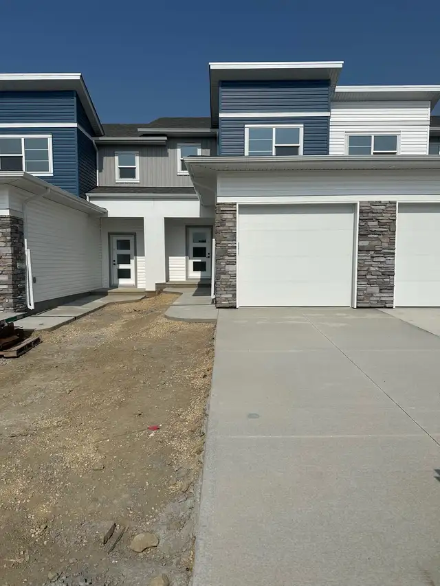 Townhouse Sylvan Lake  in Long Term Rentals in Red Deer - Image 2