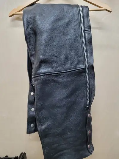 Decent condition, no tears, inseam approx 30-32". I am a 36" waist and fit me well.