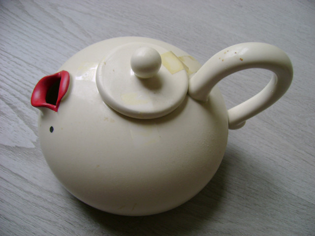 2 JAPAN TEA POTS COLLECTION & LIP SERVICE in Hobbies & Crafts in Ottawa - Image 2