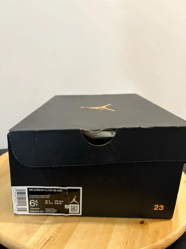 Jordan 4 Retro GS in Men's Shoes in City of Toronto - Image 9