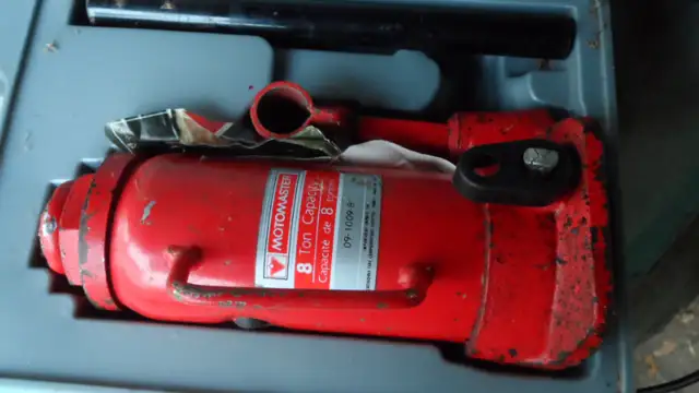 8 TON JACK IN CASE64141830955779120