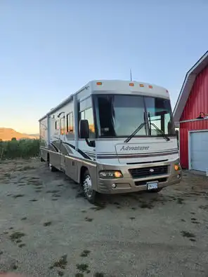 36' GM Workhorse 8.1 L , Vortec V8 340 HP Allison 5 speed transmission 5000 watt Onan generator 66,6...