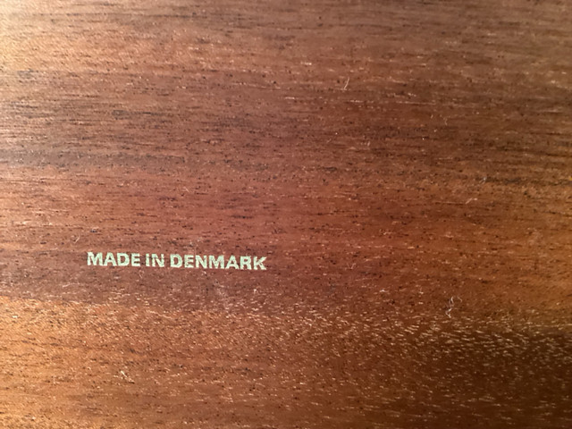 Vintage MCM Narrow Teak Tray Made in Denmark dans Décoration intérieure et accessoires  à Ouest de l’Île - Image 3