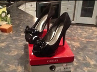 Guess / Sz 8 / BNWT 