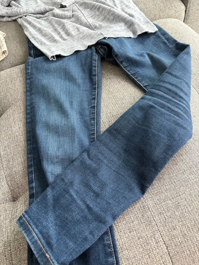 Tops, pants, workout wear, coats in Multi-item in City of Toronto - Image 6