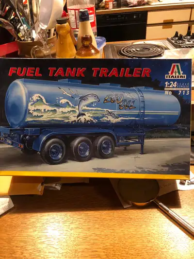 Original Italeri fuel tank trailer kit Mint unbuilt kit NIB— from 1998—- asking 100.00. Obo— PEOPLE—...