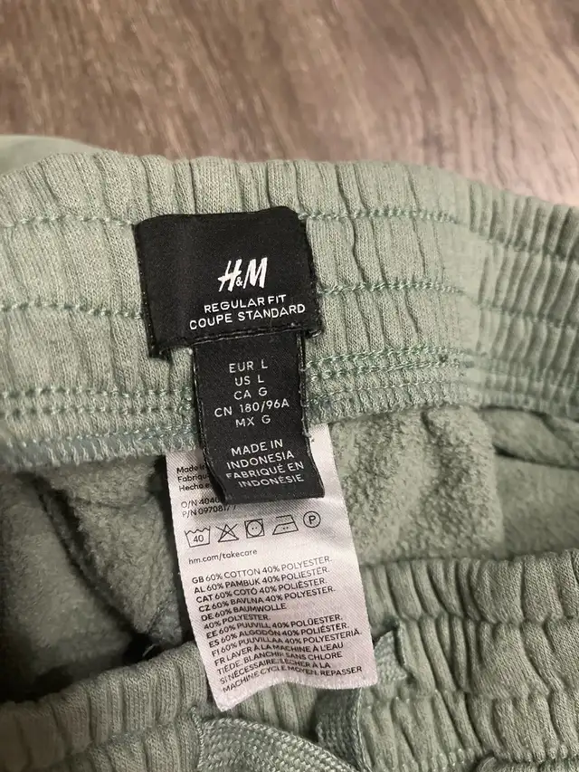 H&M Green Sweatpants in Kids & Youth in City of Toronto - Image 4