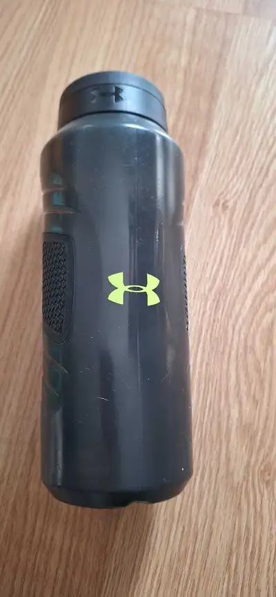 Under Armour  32 oz water bottle, View more