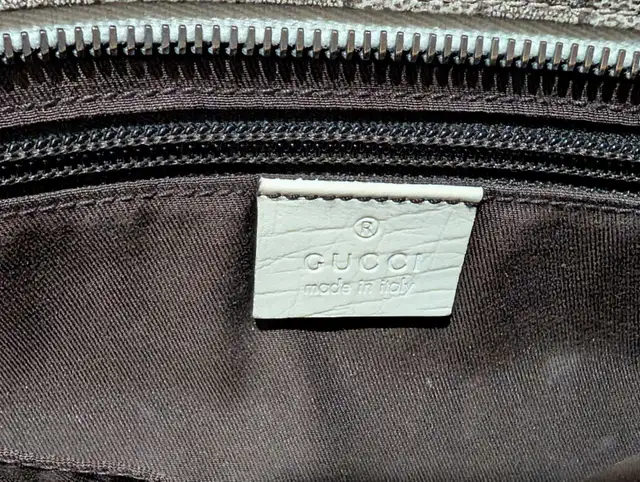 Gucci Canvas Tote Bag in Women's - Bags & Wallets in Mississauga / Peel Region - Image 8
