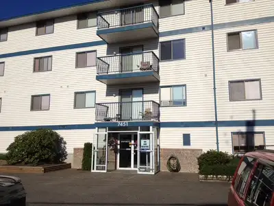 This is a great central location in Sardis. This apartment building is close to Chilliwack malls, an...