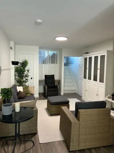 Female Only – 5 Minutes to Victoria Hospital – Utilities Included. - September to May occupancy (pre...