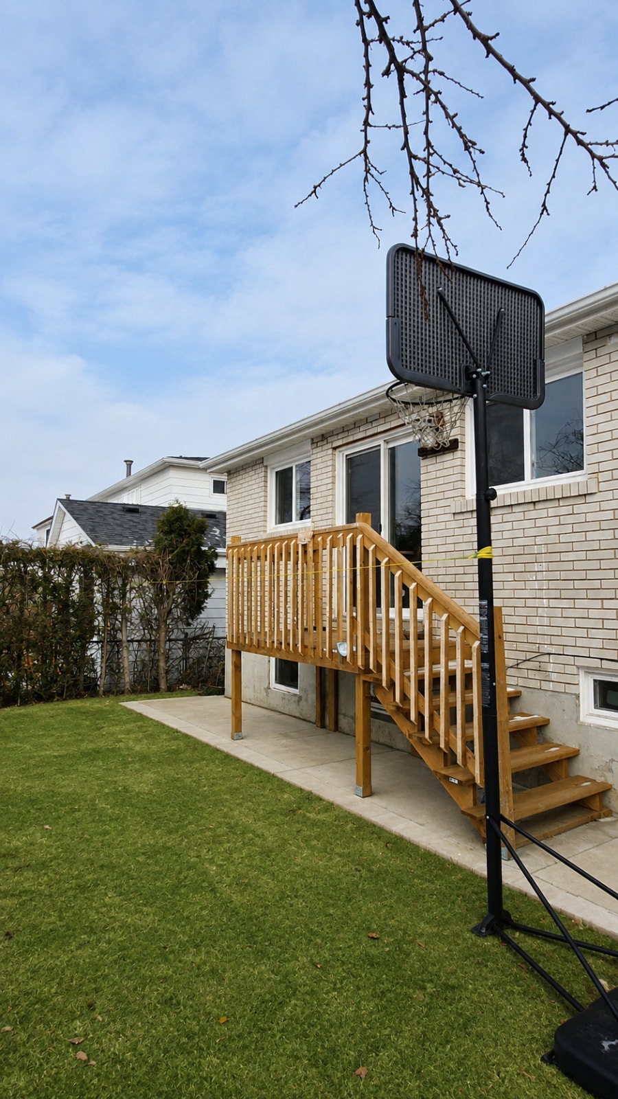 Detached House for Rent 3 bedroom, 1.5 washroom, 2 parking 3