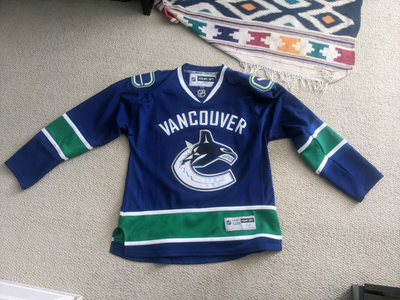 Adult Reebok Canucks jersey - medium, View more
