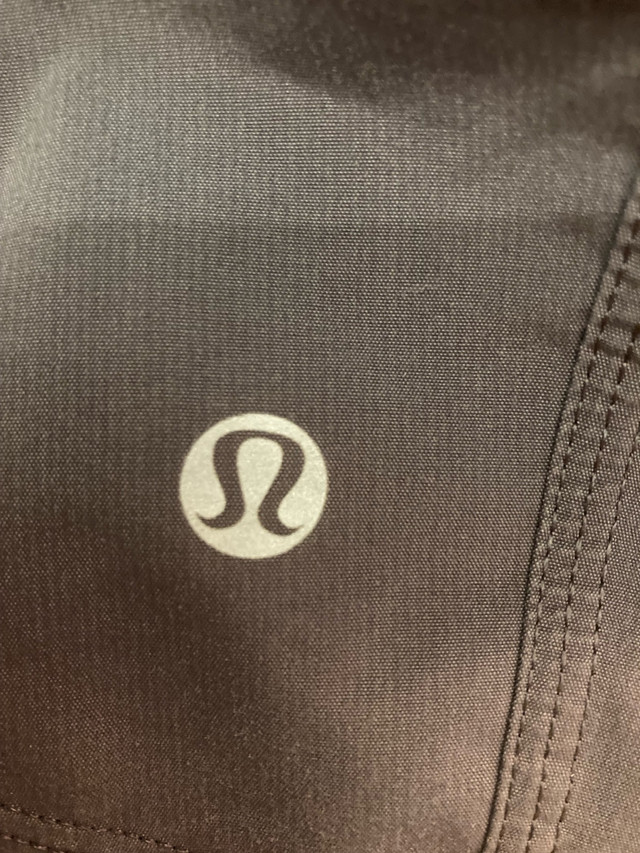 Lululemon size 4 in Women's - Bottoms in Strathcona County - Image 4