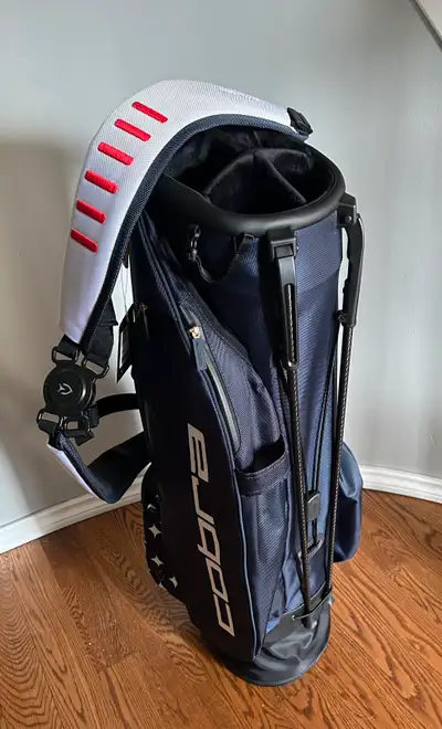 Tour stand bag 6-way top with full-length club dividers Oversized apparel pocket, fleece-lined valua...