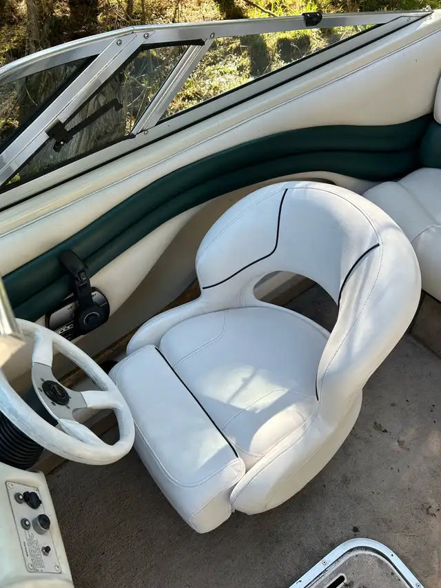 Crownline 182BR in Powerboats & Motorboats in Sherbrooke - Image 4