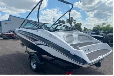 2014 Yamaha AR192 JET Boat - Like Brand New! - Impressive, like new JET boat. 6" digital screen, cru...