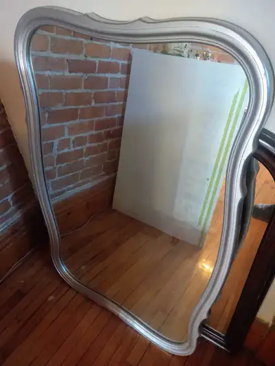 Miroir 32" x 46" 60$ Argent Comptant
