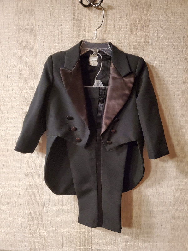 Boys 2 Piece Black Suit Size 2 in Clothing - 2T in Oshawa / Durham Region