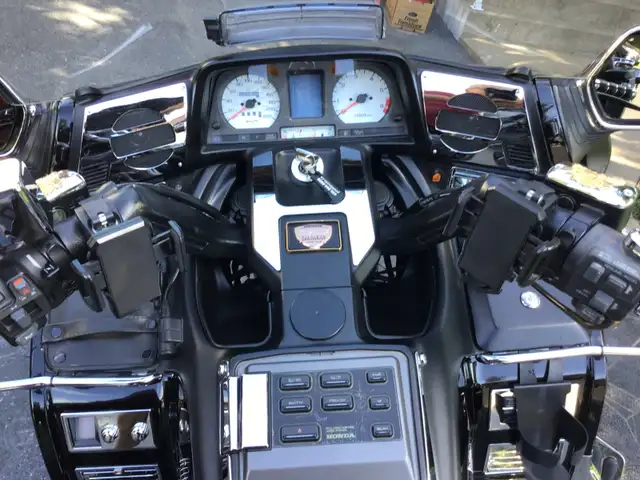 Honda Goldwing 1500 SE 1999 - 50ième Anniversaire in Touring in Longueuil / South Shore - Image 5