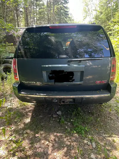 2007 Yukon for sale body is in decent shape it drives and runs. Approximately 450000 kms on body 200...
