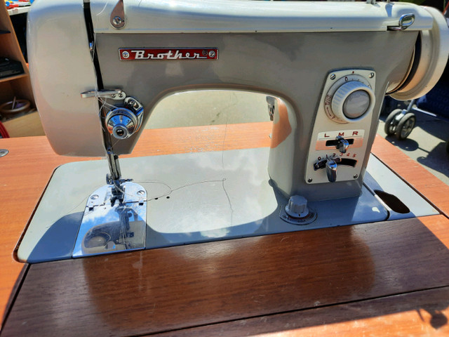 Brother Sewing Machine in Hobbies & Crafts in St. Albert - Image 4