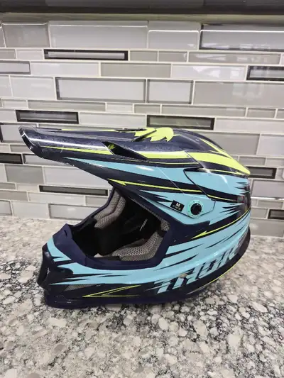 This is a used Thor Sector motocross helmet, perfect for off-road adventures, featuring a vibrant bl...
